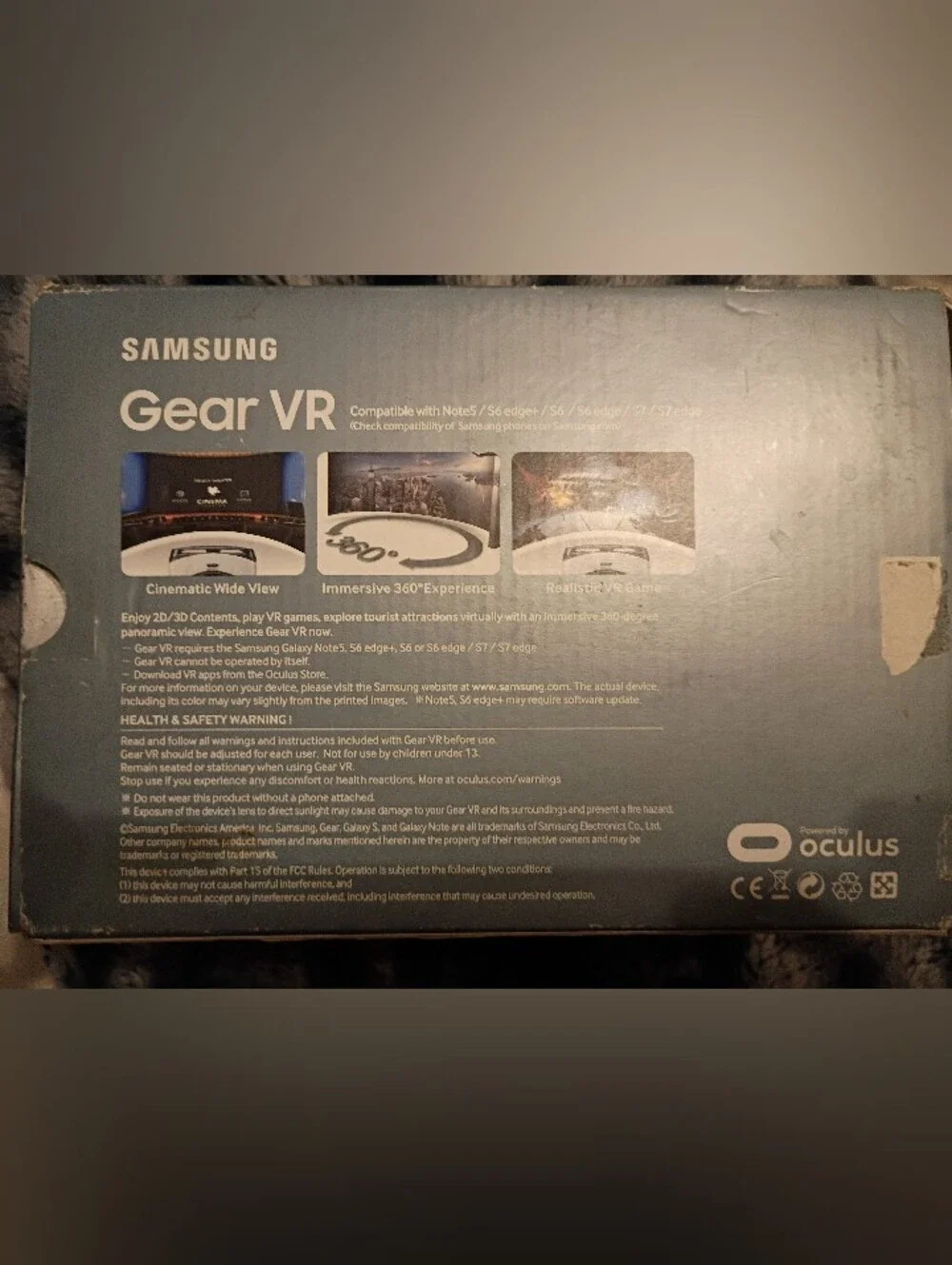 Samsung Gear VR Headset in Black and White